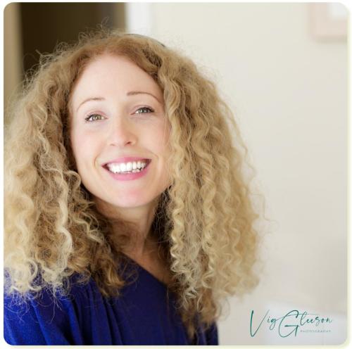 Deborah Cooney teach and empower women to identify and change their toxic lifestyle choices. Photographer: Vig Gleeson Photography 